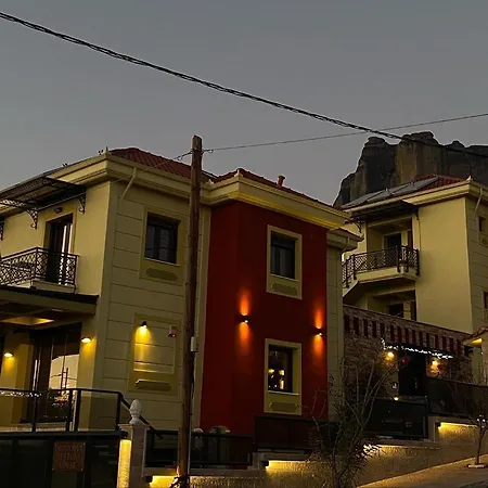 Dominique Meteora House كالامباكا