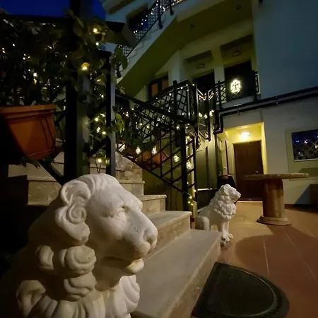 Dominique Meteora House *