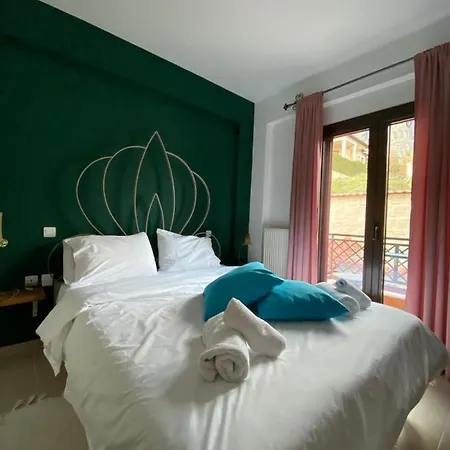 Dominique Meteora House *