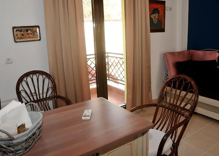 Dominique Meteora House *