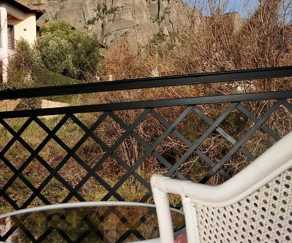 Dominique Meteora House كالامباكا