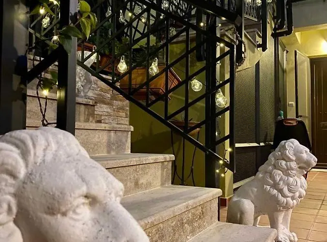 Dominique Meteora House كالامباكا