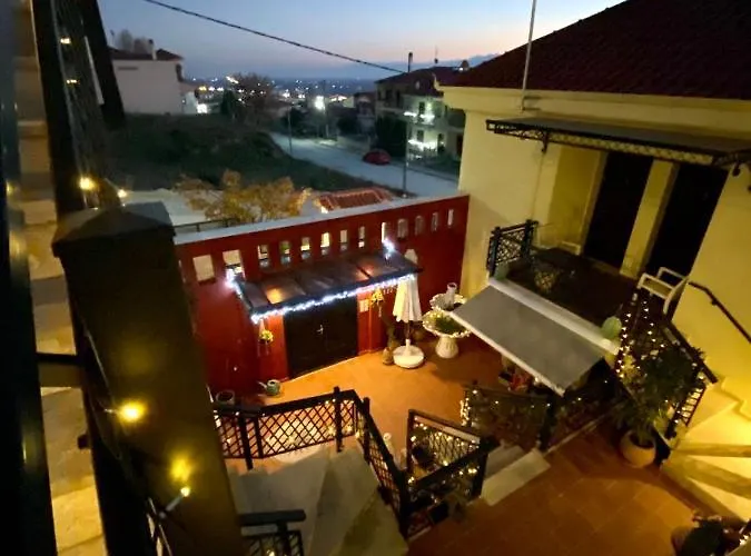 Dominique Meteora House كالامباكا