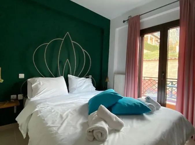 Dominique Meteora House *